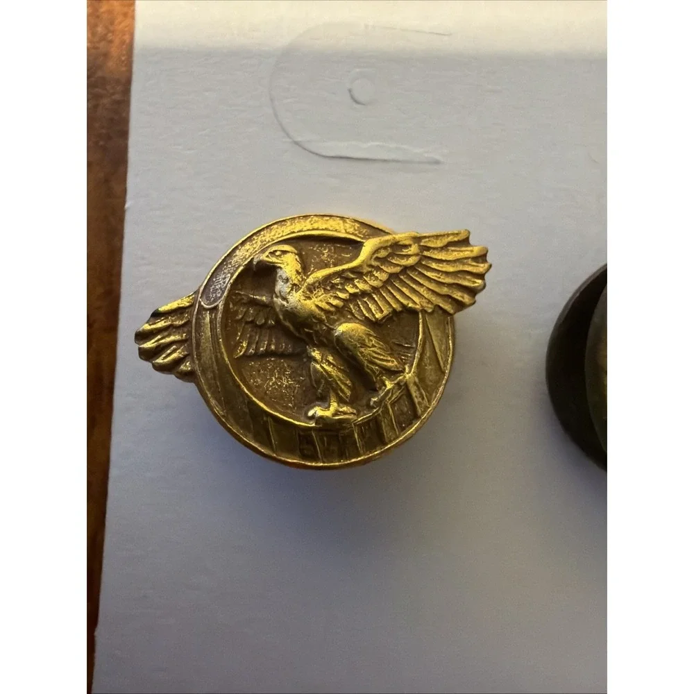 WWII U.S. Marine Corps Honorable Discharge lapel pins Ruptured Duck‎
